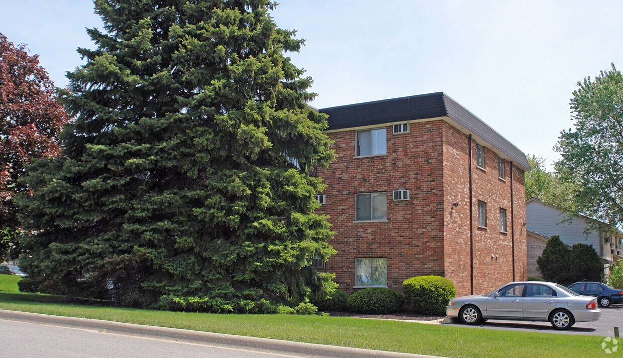 Building Photo - 7725 Wildwood Ct