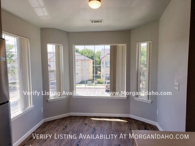 Building Photo - 10096 W Garverdale Ln