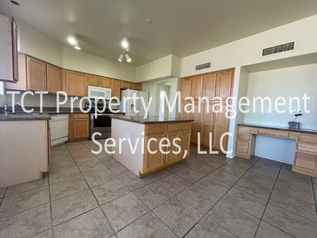 Foto del edificio - Gorgeous Home Now Available in Desirable L...