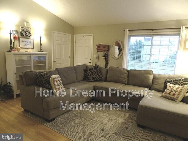 Building Photo - 10603 Hamiltons Crossing Dr