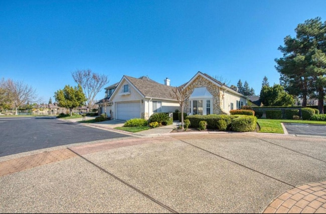 Building Photo - 6624 N Wembley Dr