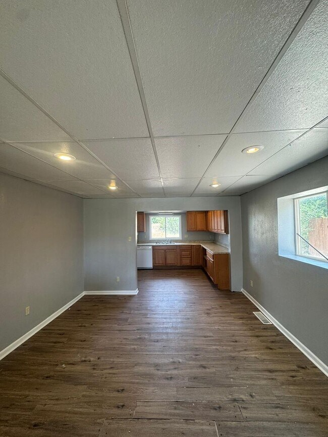 Foto del edificio - Remodeled 4 bedroom in Trinidad!