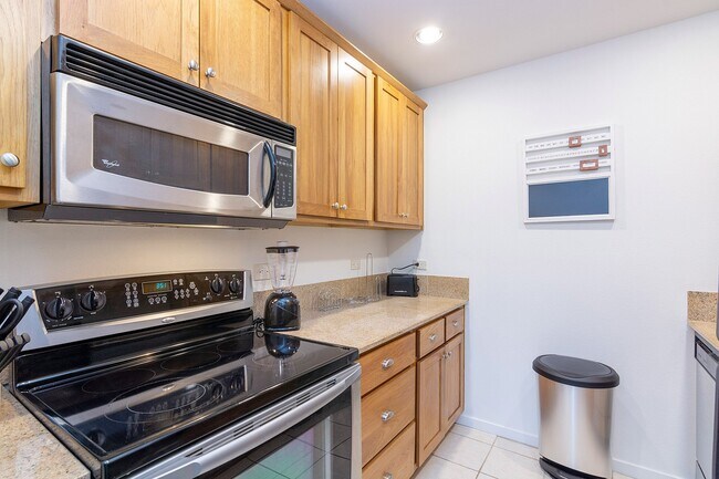 Foto del edificio - Fully Furnished One Bedroom Condo Available Now!