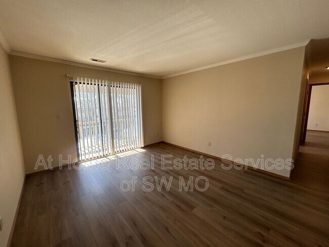 Foto del edificio - 710 E Bain St