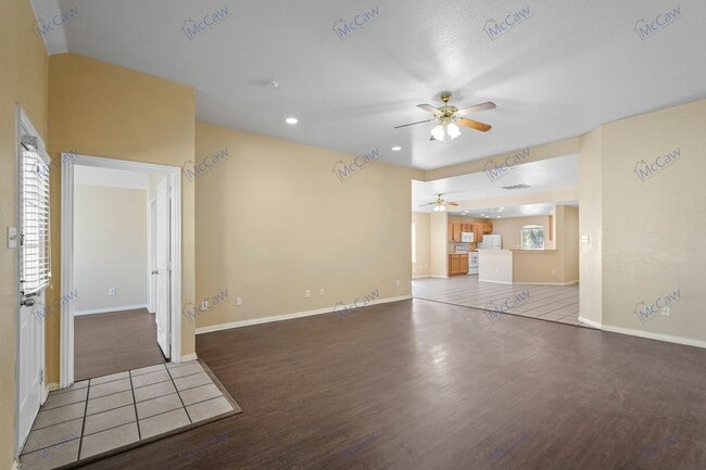 Building Photo - Cute 3/2/2 in Dallas!