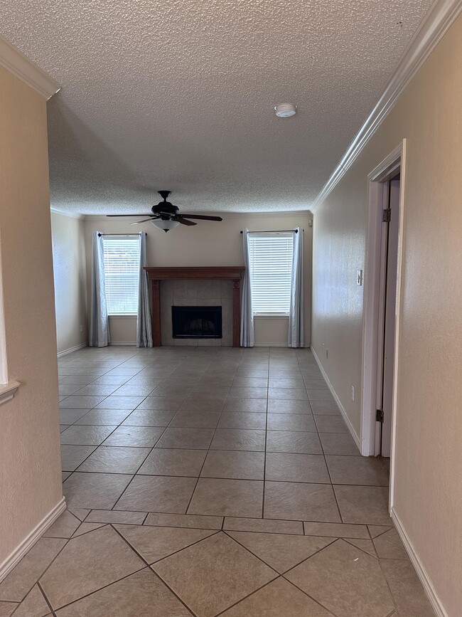 Building Photo - 5914 Cornell Dr