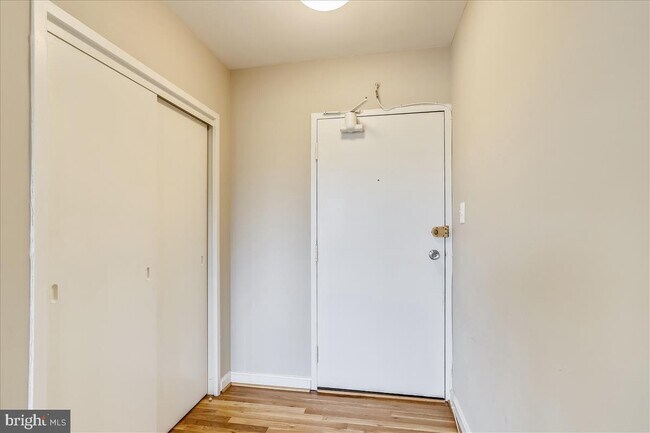 Foto del edificio - 5112 MacArthur Blvd NW