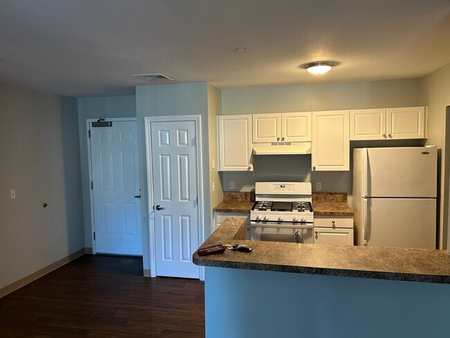 Building Photo - 2 bed 2 Bath