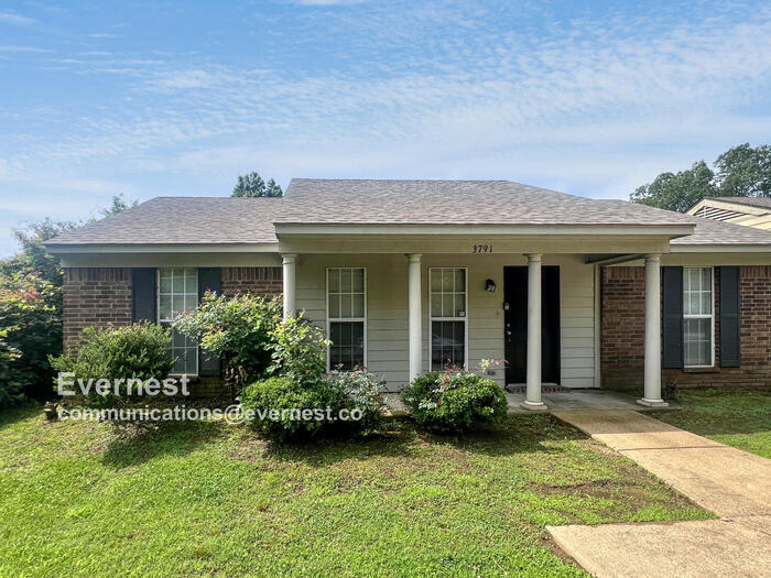 Primary Photo - Charming 3-Bedroom Home with Comfortable L...