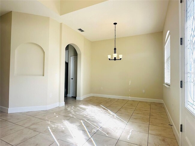 Building Photo - 809 Lake Marie Blvd