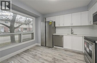 Building Photo - 595 Third St