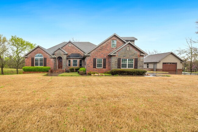 Building Photo - 305 Peach Orchard Rd