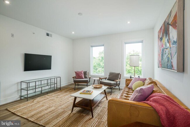 Foto del edificio - 5013 Springfield Ave