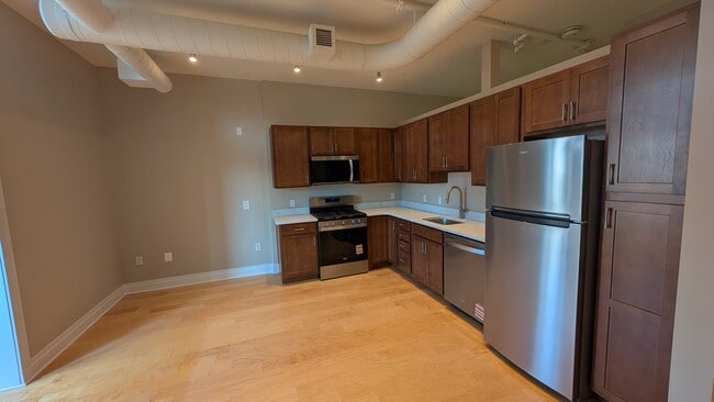 Building Photo - 811 4th St NW
