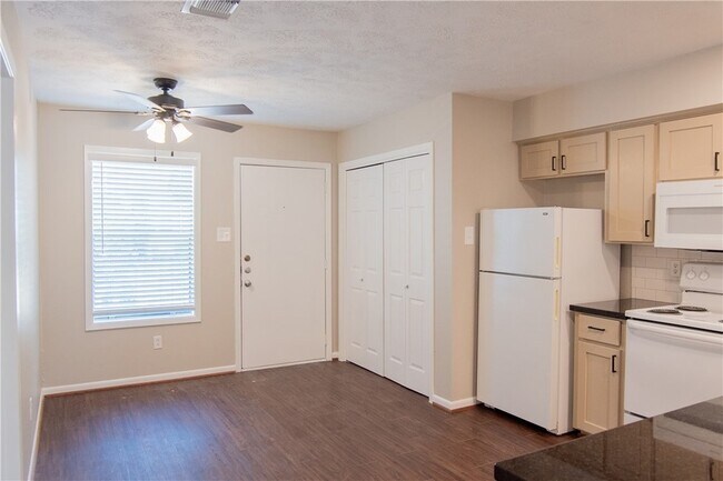 Foto del edificio - 1902 Woodsman Dr