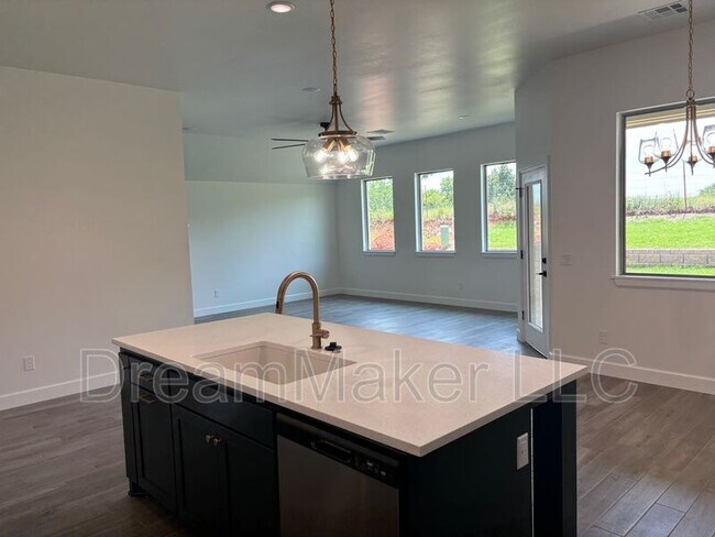 Foto del edificio - 3026 Hollow Crest Ln