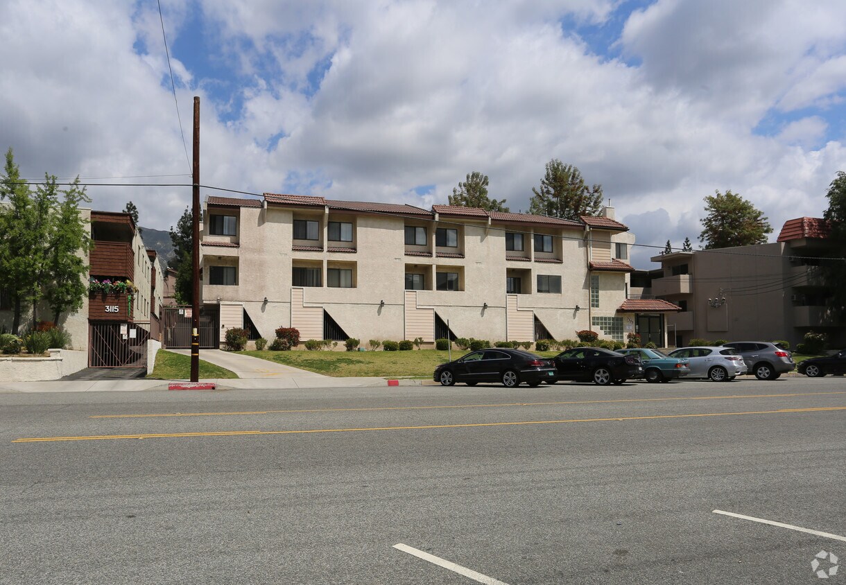 Edificio - 3105 Montrose Ave