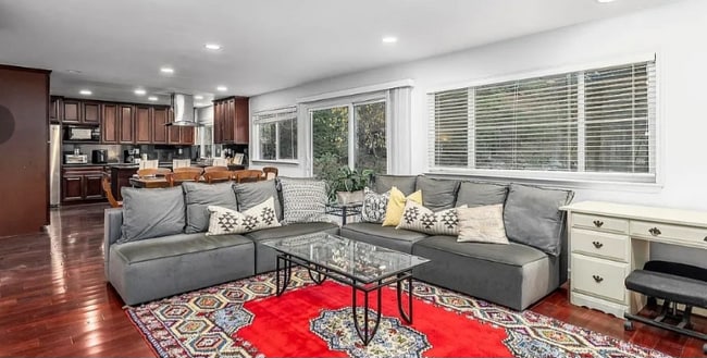 Photo - 40 Corte De Rosas House