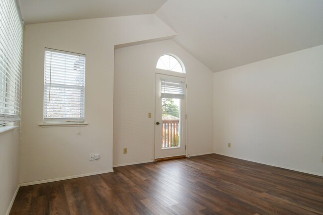 Building Photo - Prime Ballard Location 3 BR/2BA Home - Ava...