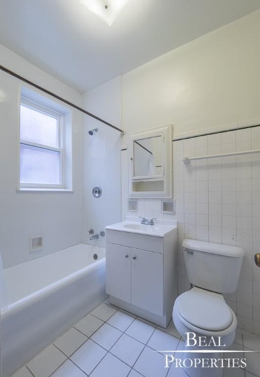 Building Photo - 3 bedroom in DEERFIELD IL 60015