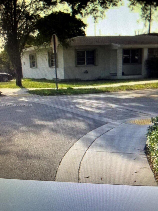 3800 NW 65th Ave Unit 0, Virginia Gardens, FL 33166 Room for Rent in