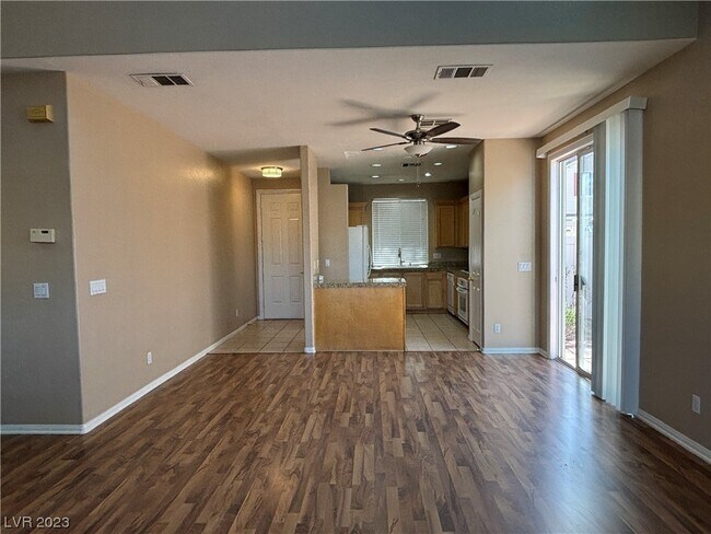 Building Photo - 6260 Huntington Ridge Ave