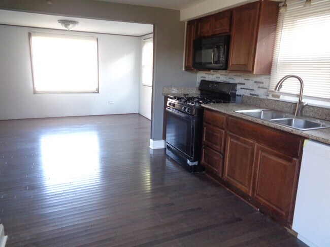 Building Photo - 9436 McVicker Ave