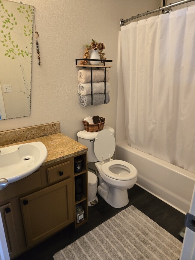 Building Photo - 1343 S Cora Ave