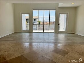 Building Photo - 715 3rd St