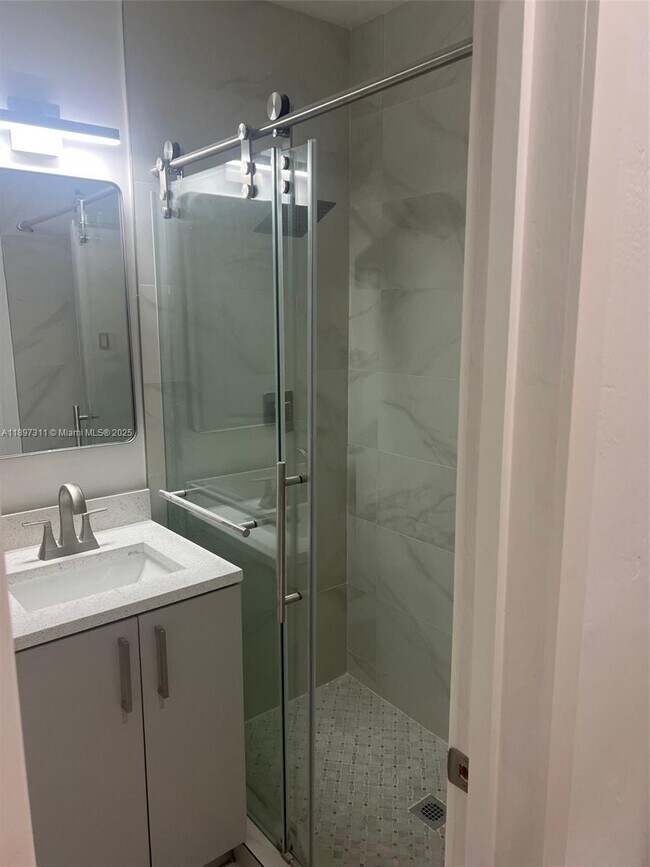 Foto del edificio - 2181 NE 167th St