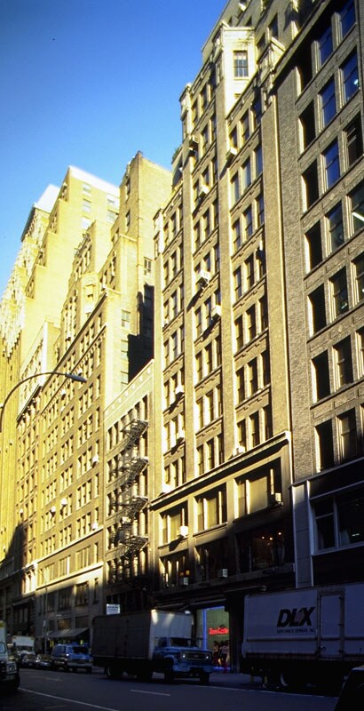 Foto del edificio - 241 W 36th St
