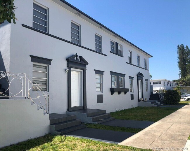 Building Photo - 1770 Normandy Dr