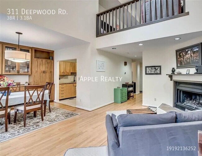 Foto del edificio - 311 Deepwood Rd