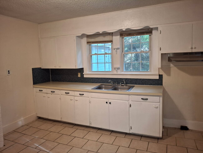 Building Photo - 631 18th St NW
