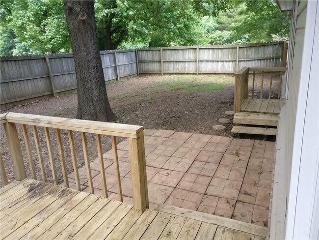 Building Photo - 2772 Holmes Dr