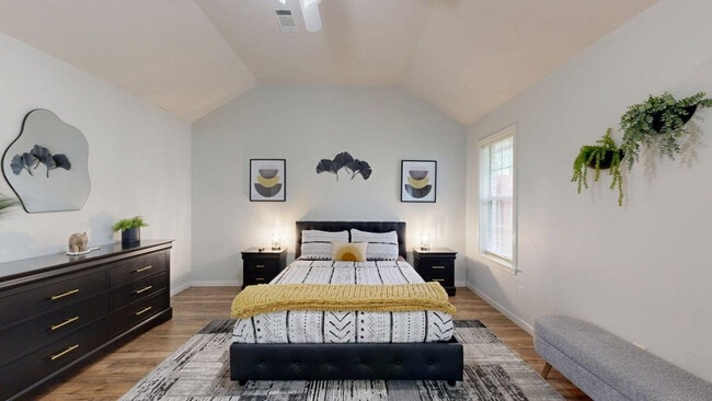 Foto del edificio - 701 Summerglen Dr