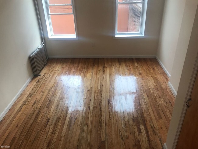 Foto del edificio - 2481 Pitkin Ave