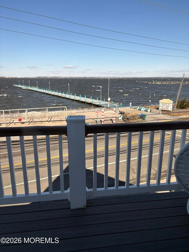 Building Photo - 506 S Bayview Ave