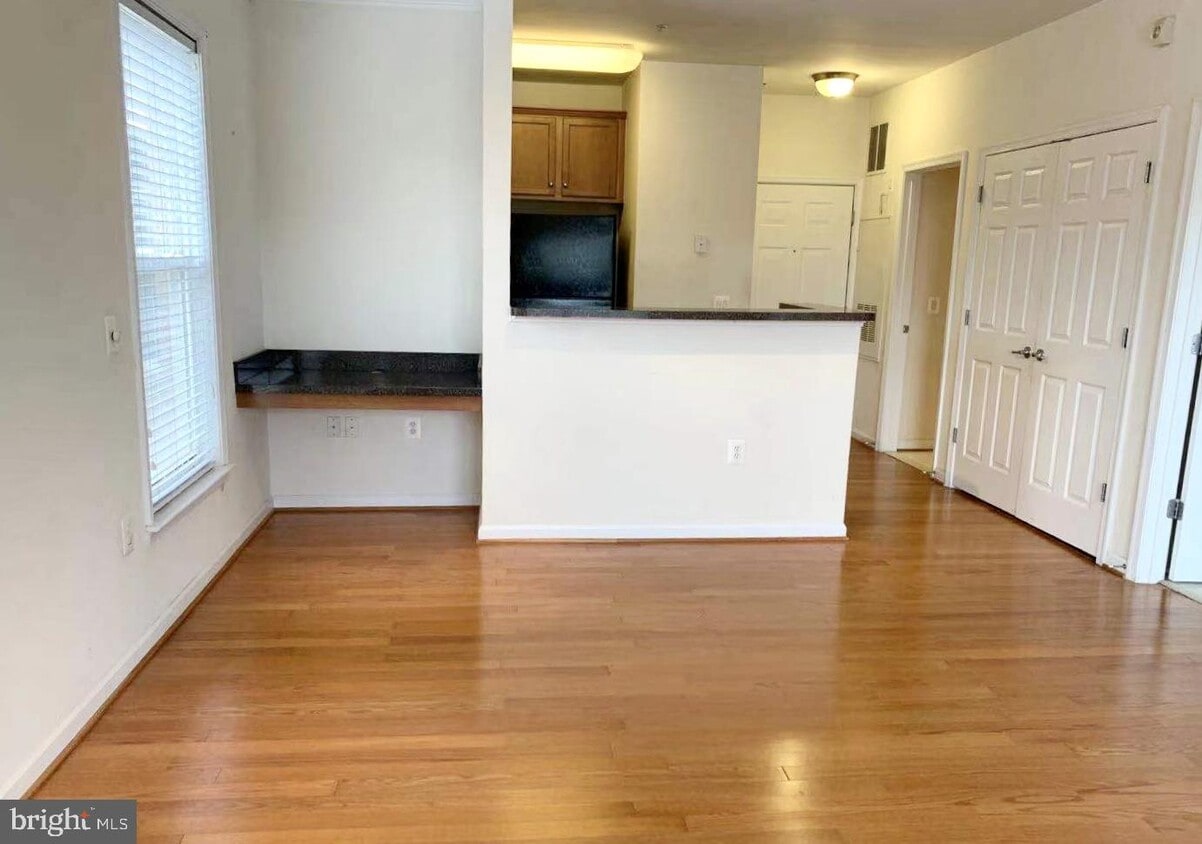 3810 Lightfoot St Unit 201, Chantilly, VA 20151 Room for Rent in