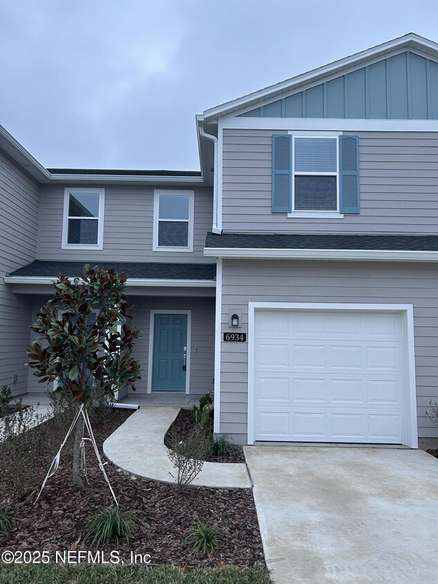 Foto principal - 6934 Golden Monarch Ave