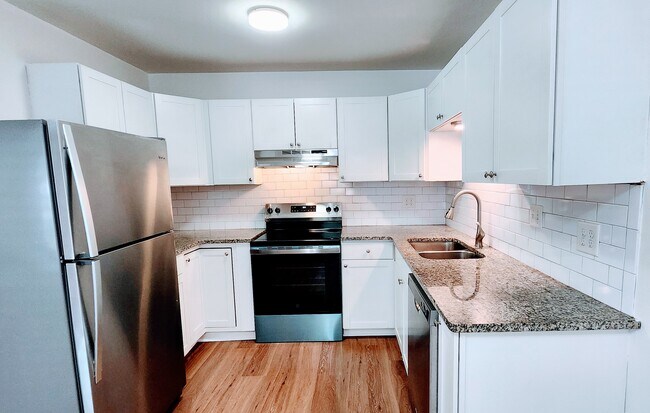 Building Photo - 5540 Everglades Trail