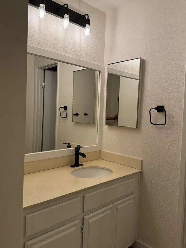 Foto principal - 4245 Asher St