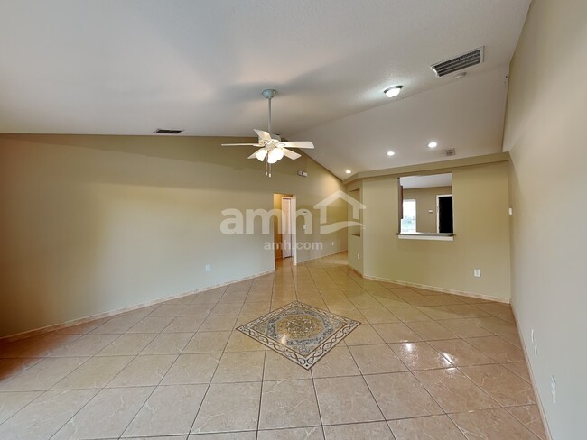 Foto del edificio - 3506 Benson Park Blvd