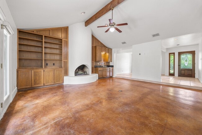 Building Photo - Charming 3-Bedroom Home in the Heart of La...