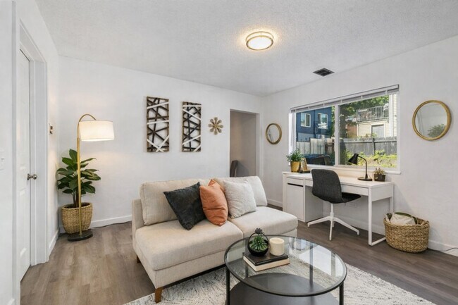 Building Photo - 1801 S Yakima Ave