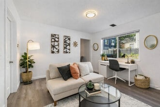 Building Photo - 1801 S Yakima Ave