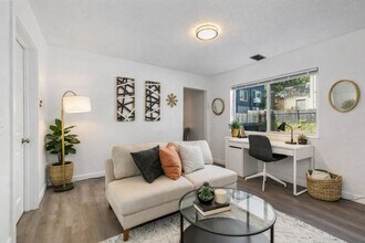 Building Photo - 1801 S Yakima Ave