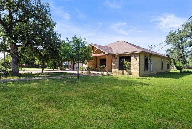 Building Photo - 1404 Kings Valley Dr