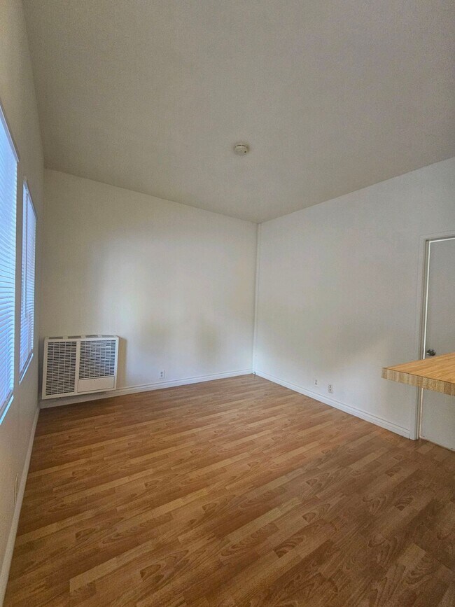 Foto del edificio - 1615 E. Broadway Ave. #D