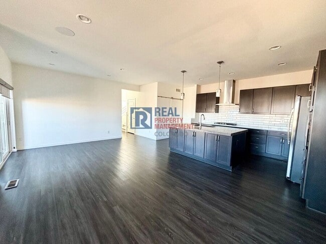 Building Photo - 14381 Mosaic Ave